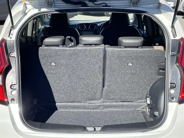 日産 ノート e－パワー メダリスト 群馬県 2016(平28)年 7.3万km ブリリアントホワイトパール 安全装備/・衝突軽減ブレーキ/・レーンキープアシスト/・横滑り防止/・オートライト/純正7インチワイドナビ/・AM/FM/フルセグTV/・Bluetooth/USB/バックカメラ/純正ドライブレコーダー/ETC/LEDヘッドライト/LEDフォグランプ/インパルフルエアロ/インパルドアバイザー/インパルマフラー/純正フロアマット/スマートキー/プッシュスタート