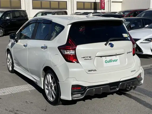 日産 ノート e－パワー メダリスト 群馬県 2016(平28)年 7.3万km ブリリアントホワイトパール 安全装備/・衝突軽減ブレーキ/・レーンキープアシスト/・横滑り防止/・オートライト/純正7インチワイドナビ/・AM/FM/フルセグTV/・Bluetooth/USB/バックカメラ/純正ドライブレコーダー/ETC/LEDヘッドライト/LEDフォグランプ/インパルフルエアロ/インパルドアバイザー/インパルマフラー/純正フロアマット/スマートキー/プッシュスタート