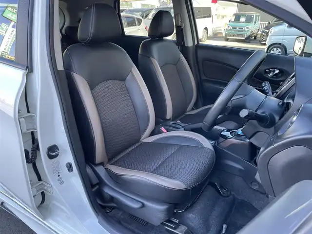 日産 ノート e－パワー メダリスト 群馬県 2016(平28)年 7.3万km ブリリアントホワイトパール 安全装備/・衝突軽減ブレーキ/・レーンキープアシスト/・横滑り防止/・オートライト/純正7インチワイドナビ/・AM/FM/フルセグTV/・Bluetooth/USB/バックカメラ/純正ドライブレコーダー/ETC/LEDヘッドライト/LEDフォグランプ/インパルフルエアロ/インパルドアバイザー/インパルマフラー/純正フロアマット/スマートキー/プッシュスタート