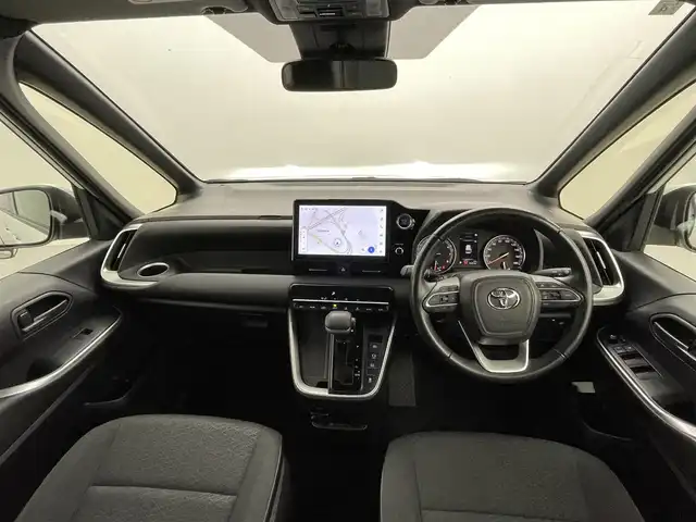 トヨタ ヴォクシー S－G 熊本県 2023(令5)年 5.5万km ホワイトパールクリスタルシャイン 純正10インチナビ（ＣＤ・ＤＶＤ・フルセグ・ＢＴ・ＡｐｐｌＣａｒＰｌａｙ・ＡｎｄｒｏｉｄＡｕｔｏ・ＨＤＭＩ）/純正フリップダウンモニター　/バックカメラ　/ビルトインＥＴＣ２．０　/トヨタセーフティーセンス/・プリクラッシュセーフティ/・レーンディパーチャーアラート/・プロアクティブドライビングアシスト/・駐車時支援パーキングサポートシステム/・レーダークルーズコントロール/・ロードサインアシスト/横滑り防止/片側パワースライドドア/前後クリアランスソナー/社外フロアマット/純正16インチAW/オートライト/オートマチックハイビーム/LEDヘッドライト/スマートキー/プッシュスタート/保証書/取扱説明書