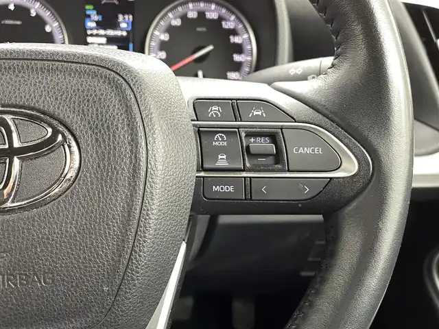 トヨタ ヴォクシー S－G 熊本県 2023(令5)年 5.5万km ホワイトパールクリスタルシャイン 純正10インチナビ（ＣＤ・ＤＶＤ・フルセグ・ＢＴ・ＡｐｐｌＣａｒＰｌａｙ・ＡｎｄｒｏｉｄＡｕｔｏ・ＨＤＭＩ）/純正フリップダウンモニター　/バックカメラ　/ビルトインＥＴＣ２．０　/トヨタセーフティーセンス/・プリクラッシュセーフティ/・レーンディパーチャーアラート/・プロアクティブドライビングアシスト/・駐車時支援パーキングサポートシステム/・レーダークルーズコントロール/・ロードサインアシスト/横滑り防止/片側パワースライドドア/前後クリアランスソナー/社外フロアマット/純正16インチAW/オートライト/オートマチックハイビーム/LEDヘッドライト/スマートキー/プッシュスタート/保証書/取扱説明書