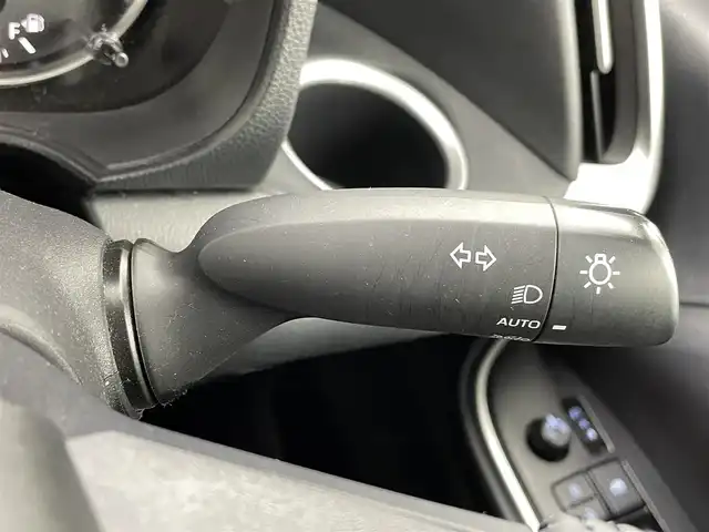 トヨタ ヴォクシー S－G 熊本県 2023(令5)年 5.5万km ホワイトパールクリスタルシャイン 純正10インチナビ（ＣＤ・ＤＶＤ・フルセグ・ＢＴ・ＡｐｐｌＣａｒＰｌａｙ・ＡｎｄｒｏｉｄＡｕｔｏ・ＨＤＭＩ）/純正フリップダウンモニター　/バックカメラ　/ビルトインＥＴＣ２．０　/トヨタセーフティーセンス/・プリクラッシュセーフティ/・レーンディパーチャーアラート/・プロアクティブドライビングアシスト/・駐車時支援パーキングサポートシステム/・レーダークルーズコントロール/・ロードサインアシスト/横滑り防止/片側パワースライドドア/前後クリアランスソナー/社外フロアマット/純正16インチAW/オートライト/オートマチックハイビーム/LEDヘッドライト/スマートキー/プッシュスタート/保証書/取扱説明書