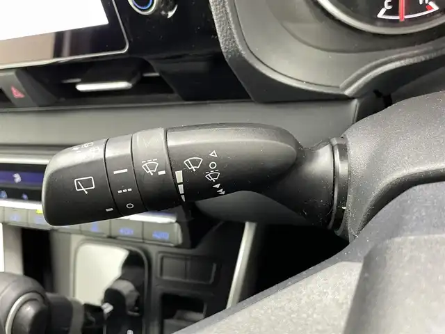 トヨタ ヴォクシー S－G 熊本県 2023(令5)年 5.5万km ホワイトパールクリスタルシャイン 純正10インチナビ（ＣＤ・ＤＶＤ・フルセグ・ＢＴ・ＡｐｐｌＣａｒＰｌａｙ・ＡｎｄｒｏｉｄＡｕｔｏ・ＨＤＭＩ）/純正フリップダウンモニター　/バックカメラ　/ビルトインＥＴＣ２．０　/トヨタセーフティーセンス/・プリクラッシュセーフティ/・レーンディパーチャーアラート/・プロアクティブドライビングアシスト/・駐車時支援パーキングサポートシステム/・レーダークルーズコントロール/・ロードサインアシスト/横滑り防止/片側パワースライドドア/前後クリアランスソナー/社外フロアマット/純正16インチAW/オートライト/オートマチックハイビーム/LEDヘッドライト/スマートキー/プッシュスタート/保証書/取扱説明書