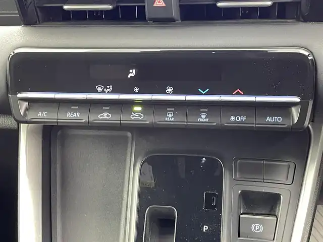 トヨタ ヴォクシー S－G 熊本県 2023(令5)年 5.5万km ホワイトパールクリスタルシャイン 純正10インチナビ（ＣＤ・ＤＶＤ・フルセグ・ＢＴ・ＡｐｐｌＣａｒＰｌａｙ・ＡｎｄｒｏｉｄＡｕｔｏ・ＨＤＭＩ）/純正フリップダウンモニター　/バックカメラ　/ビルトインＥＴＣ２．０　/トヨタセーフティーセンス/・プリクラッシュセーフティ/・レーンディパーチャーアラート/・プロアクティブドライビングアシスト/・駐車時支援パーキングサポートシステム/・レーダークルーズコントロール/・ロードサインアシスト/横滑り防止/片側パワースライドドア/前後クリアランスソナー/社外フロアマット/純正16インチAW/オートライト/オートマチックハイビーム/LEDヘッドライト/スマートキー/プッシュスタート/保証書/取扱説明書