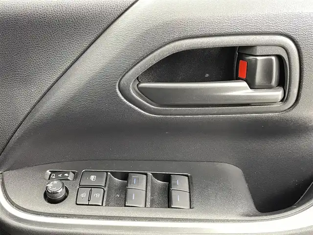 トヨタ ヴォクシー S－G 熊本県 2023(令5)年 5.5万km ホワイトパールクリスタルシャイン 純正10インチナビ（ＣＤ・ＤＶＤ・フルセグ・ＢＴ・ＡｐｐｌＣａｒＰｌａｙ・ＡｎｄｒｏｉｄＡｕｔｏ・ＨＤＭＩ）/純正フリップダウンモニター　/バックカメラ　/ビルトインＥＴＣ２．０　/トヨタセーフティーセンス/・プリクラッシュセーフティ/・レーンディパーチャーアラート/・プロアクティブドライビングアシスト/・駐車時支援パーキングサポートシステム/・レーダークルーズコントロール/・ロードサインアシスト/横滑り防止/片側パワースライドドア/前後クリアランスソナー/社外フロアマット/純正16インチAW/オートライト/オートマチックハイビーム/LEDヘッドライト/スマートキー/プッシュスタート/保証書/取扱説明書