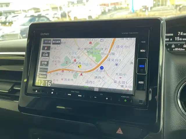 ホンダ Ｎ ＢＯＸ カスタム G L ターボ ホンダセンシング 千葉県 2018(平30)年 9.2万km ルナシルバーM Honda SENSING/・衝突軽減ブレーキ/・発進抑制機能/・後方誤発進抑制機能/・歩行者事故低減ステアリング/・路外逸脱抑制機能/・ACC〈アダプティブ・クルーズ・コントロール〉/・オートハイビーム/・先行車発進お知らせ機能/・標識認識機能/サイドエアバッグ/カーテンエアバッグシステム/ナビ装着スペシャルパッケージ＋ETC車載機/・AM/FM/地デジ/BTオーディオ/CD/DVD/両側パワースライドドア/ハーフレザーシート/リアサンシェード/パドルシフト/ドライブレコーダー/プッシュスタート/スマートキー/ブラック塗装＋切削 15インチアルミホイール/プライムスムース＆トリコットコンビシート/LEDヘッドランプ/保証書/取扱説明書/スペアキー