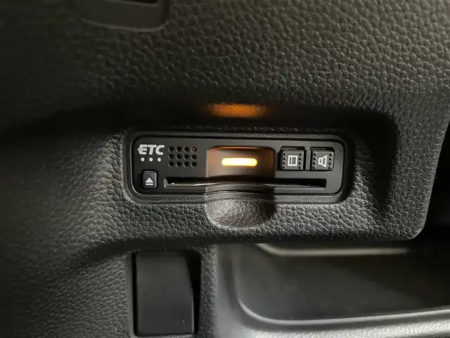 ホンダ Ｎ ＢＯＸ カスタム G L ターボ ホンダセンシング 千葉県 2018(平30)年 9.2万km ルナシルバーM Honda SENSING/・衝突軽減ブレーキ/・発進抑制機能/・後方誤発進抑制機能/・歩行者事故低減ステアリング/・路外逸脱抑制機能/・ACC〈アダプティブ・クルーズ・コントロール〉/・オートハイビーム/・先行車発進お知らせ機能/・標識認識機能/サイドエアバッグ/カーテンエアバッグシステム/ナビ装着スペシャルパッケージ＋ETC車載機/・AM/FM/地デジ/BTオーディオ/CD/DVD/両側パワースライドドア/ハーフレザーシート/リアサンシェード/パドルシフト/ドライブレコーダー/プッシュスタート/スマートキー/ブラック塗装＋切削 15インチアルミホイール/プライムスムース＆トリコットコンビシート/LEDヘッドランプ/保証書/取扱説明書/スペアキー