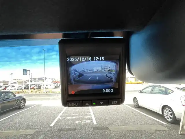 ホンダ Ｎ ＢＯＸ カスタム G L ターボ ホンダセンシング 千葉県 2018(平30)年 9.2万km ルナシルバーM Honda SENSING/・衝突軽減ブレーキ/・発進抑制機能/・後方誤発進抑制機能/・歩行者事故低減ステアリング/・路外逸脱抑制機能/・ACC〈アダプティブ・クルーズ・コントロール〉/・オートハイビーム/・先行車発進お知らせ機能/・標識認識機能/サイドエアバッグ/カーテンエアバッグシステム/ナビ装着スペシャルパッケージ＋ETC車載機/・AM/FM/地デジ/BTオーディオ/CD/DVD/両側パワースライドドア/ハーフレザーシート/リアサンシェード/パドルシフト/ドライブレコーダー/プッシュスタート/スマートキー/ブラック塗装＋切削 15インチアルミホイール/プライムスムース＆トリコットコンビシート/LEDヘッドランプ/保証書/取扱説明書/スペアキー