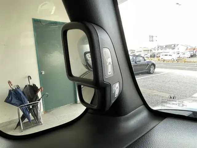 ホンダ Ｎ ＢＯＸ カスタム G L ターボ ホンダセンシング 千葉県 2018(平30)年 9.2万km ルナシルバーM Honda SENSING/・衝突軽減ブレーキ/・発進抑制機能/・後方誤発進抑制機能/・歩行者事故低減ステアリング/・路外逸脱抑制機能/・ACC〈アダプティブ・クルーズ・コントロール〉/・オートハイビーム/・先行車発進お知らせ機能/・標識認識機能/サイドエアバッグ/カーテンエアバッグシステム/ナビ装着スペシャルパッケージ＋ETC車載機/・AM/FM/地デジ/BTオーディオ/CD/DVD/両側パワースライドドア/ハーフレザーシート/リアサンシェード/パドルシフト/ドライブレコーダー/プッシュスタート/スマートキー/ブラック塗装＋切削 15インチアルミホイール/プライムスムース＆トリコットコンビシート/LEDヘッドランプ/保証書/取扱説明書/スペアキー