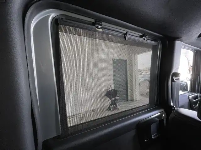 ホンダ Ｎ ＢＯＸ カスタム G L ターボ ホンダセンシング 千葉県 2018(平30)年 9.2万km ルナシルバーM Honda SENSING/・衝突軽減ブレーキ/・発進抑制機能/・後方誤発進抑制機能/・歩行者事故低減ステアリング/・路外逸脱抑制機能/・ACC〈アダプティブ・クルーズ・コントロール〉/・オートハイビーム/・先行車発進お知らせ機能/・標識認識機能/サイドエアバッグ/カーテンエアバッグシステム/ナビ装着スペシャルパッケージ＋ETC車載機/・AM/FM/地デジ/BTオーディオ/CD/DVD/両側パワースライドドア/ハーフレザーシート/リアサンシェード/パドルシフト/ドライブレコーダー/プッシュスタート/スマートキー/ブラック塗装＋切削 15インチアルミホイール/プライムスムース＆トリコットコンビシート/LEDヘッドランプ/保証書/取扱説明書/スペアキー