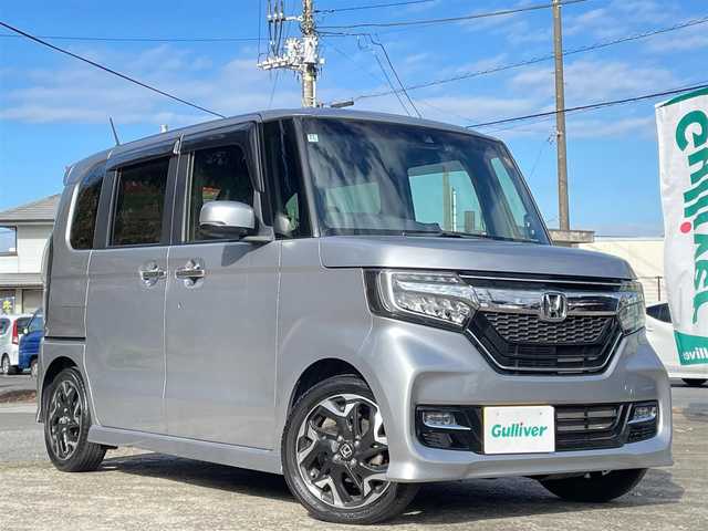 ホンダ Ｎ ＢＯＸ カスタム G L ターボ ホンダセンシング 千葉県 2018(平30)年 9.2万km ルナシルバーM 外部検査済み/Honda SENSING/・衝突軽減ブレーキ/・発進抑制機能/・後方誤発進抑制機能/・歩行者事故低減ステアリング/・路外逸脱抑制機能/・ACC〈アダプティブ・クルーズ・コントロール〉/・オートハイビーム/・先行車発進お知らせ機能/・標識認識機能/サイドエアバッグ/カーテンエアバッグシステム/ナビ装着スペシャルパッケージ＋ETC車載機/・AM/FM/地デジ/BTオーディオ/CD/DVD/両側パワースライドドア/ハーフレザーシート/リアサンシェード/パドルシフト/ドライブレコーダー/プッシュスタート/スマートキー/ブラック塗装＋切削 15インチアルミホイール/プライムスムース＆トリコットコンビシート/LEDヘッドランプ/保証書/取扱説明書/スペアキー