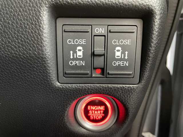 ホンダ Ｎ ＢＯＸ カスタム G L ターボ ホンダセンシング 千葉県 2018(平30)年 9.2万km ルナシルバーM 外部検査済み/Honda SENSING/・衝突軽減ブレーキ/・発進抑制機能/・後方誤発進抑制機能/・歩行者事故低減ステアリング/・路外逸脱抑制機能/・ACC〈アダプティブ・クルーズ・コントロール〉/・オートハイビーム/・先行車発進お知らせ機能/・標識認識機能/サイドエアバッグ/カーテンエアバッグシステム/ナビ装着スペシャルパッケージ＋ETC車載機/・AM/FM/地デジ/BTオーディオ/CD/DVD/両側パワースライドドア/ハーフレザーシート/リアサンシェード/パドルシフト/ドライブレコーダー/プッシュスタート/スマートキー/ブラック塗装＋切削 15インチアルミホイール/プライムスムース＆トリコットコンビシート/LEDヘッドランプ/保証書/取扱説明書/スペアキー