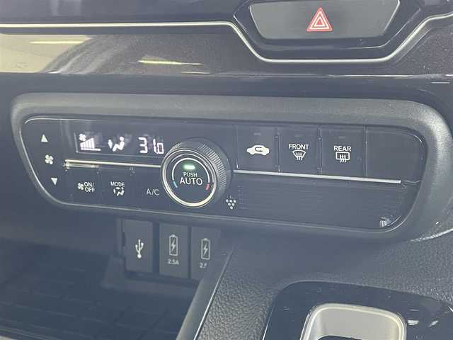 ホンダ Ｎ ＢＯＸ カスタム G L ターボ ホンダセンシング 千葉県 2018(平30)年 9.2万km ルナシルバーM 外部検査済み/Honda SENSING/・衝突軽減ブレーキ/・発進抑制機能/・後方誤発進抑制機能/・歩行者事故低減ステアリング/・路外逸脱抑制機能/・ACC〈アダプティブ・クルーズ・コントロール〉/・オートハイビーム/・先行車発進お知らせ機能/・標識認識機能/サイドエアバッグ/カーテンエアバッグシステム/ナビ装着スペシャルパッケージ＋ETC車載機/・AM/FM/地デジ/BTオーディオ/CD/DVD/両側パワースライドドア/ハーフレザーシート/リアサンシェード/パドルシフト/ドライブレコーダー/プッシュスタート/スマートキー/ブラック塗装＋切削 15インチアルミホイール/プライムスムース＆トリコットコンビシート/LEDヘッドランプ/保証書/取扱説明書/スペアキー