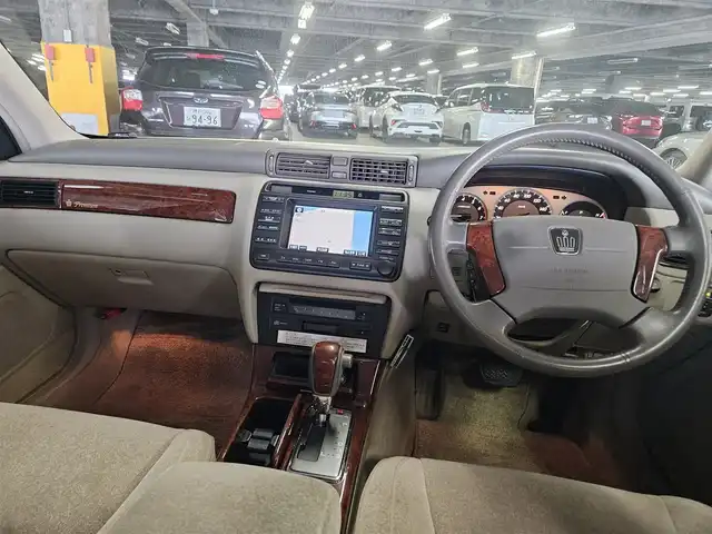 トヨタ クラウン ロイヤル ロイヤルサルーン プレミアム 香川県 2002(平14)年 7.3万km ホワイトパールクリスタルシャイン/シルバーマイカM 純正ナビTV/ETC/クルーズコントロール/HIDヘッドランプ/オートライト/オートエアコン/革巻きステアリング/前席パワーシート/純正16インチアルミホイール/禁煙車