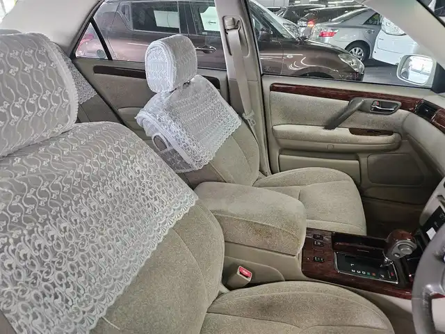 トヨタ クラウン ロイヤル ロイヤルサルーン プレミアム 香川県 2002(平14)年 7.3万km ホワイトパールクリスタルシャイン/シルバーマイカM 純正ナビTV/ETC/クルーズコントロール/HIDヘッドランプ/オートライト/オートエアコン/革巻きステアリング/前席パワーシート/純正16インチアルミホイール/禁煙車