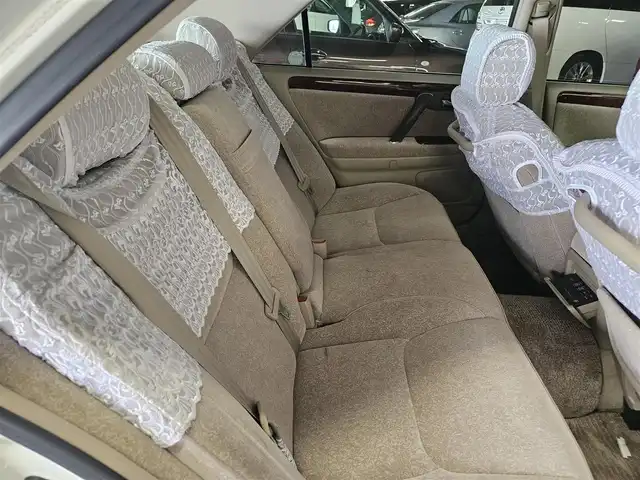 トヨタ クラウン ロイヤル ロイヤルサルーン プレミアム 香川県 2002(平14)年 7.3万km ホワイトパールクリスタルシャイン/シルバーマイカM 純正ナビTV/ETC/クルーズコントロール/HIDヘッドランプ/オートライト/オートエアコン/革巻きステアリング/前席パワーシート/純正16インチアルミホイール/禁煙車