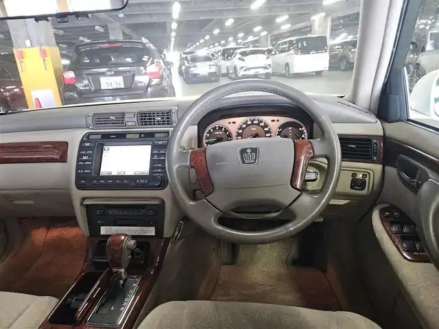 トヨタ クラウン ロイヤル ロイヤルサルーン プレミアム 香川県 2002(平14)年 7.3万km ホワイトパールクリスタルシャイン/シルバーマイカM 純正ナビTV/ETC/クルーズコントロール/HIDヘッドランプ/オートライト/オートエアコン/革巻きステアリング/前席パワーシート/純正16インチアルミホイール/禁煙車