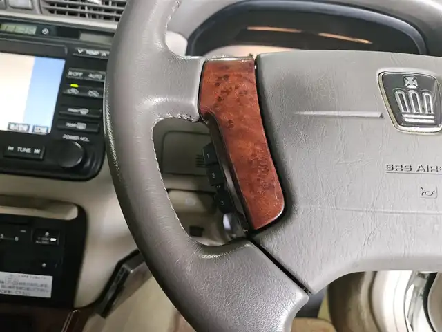 トヨタ クラウン ロイヤル ロイヤルサルーン プレミアム 香川県 2002(平14)年 7.3万km ホワイトパールクリスタルシャイン/シルバーマイカM 純正ナビTV/ETC/クルーズコントロール/HIDヘッドランプ/オートライト/オートエアコン/革巻きステアリング/前席パワーシート/純正16インチアルミホイール/禁煙車