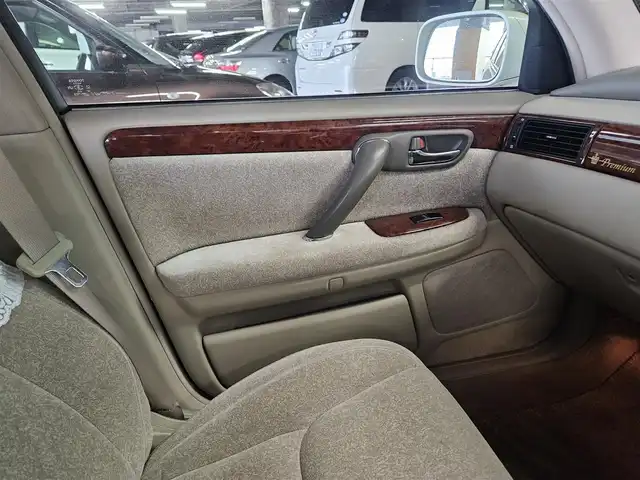 トヨタ クラウン ロイヤル ロイヤルサルーン プレミアム 香川県 2002(平14)年 7.3万km ホワイトパールクリスタルシャイン/シルバーマイカM 純正ナビTV/ETC/クルーズコントロール/HIDヘッドランプ/オートライト/オートエアコン/革巻きステアリング/前席パワーシート/純正16インチアルミホイール/禁煙車