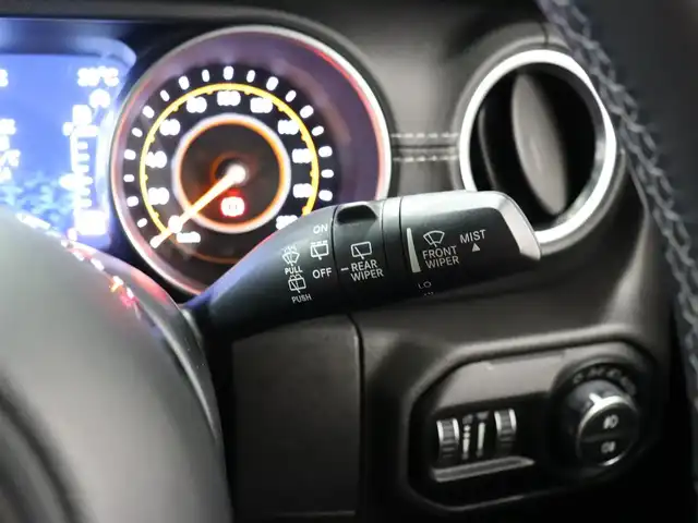 クライスラー・ジープ ジープ ラングラー アンリミテッド オーバーランド 静岡県 2019(令1)年 5.9万km ブラック 純正ナビTV/F・左S・Rカメラ/Mopar製ハードトップヘッドライナー/ALPINE製サブウーハー/ACC/BSM/ParkSenseフロント・リアパークアシスト/ETC2.0/ドライブレコーダー前後/純正LEDヘッドライト/黒革シート/前席シートヒーター/ステアリングヒーター/純正18インチアルミホイール/ヒルディセントコントロール/リア5面プライバシーガラス/背面タイヤハードカバー/サイドステップ/スマートキーx2