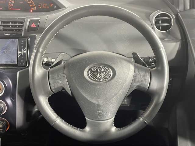 トヨタ ヴィッツ RS 福岡県 2010(平22)年 10.1万km グレーメタリック 純正ナビ/Bluetooth/フルセグ/ETC/CD/DVD/パドルシフト/盗難防止装置/ABS/AAC/スマートキー/プッシュスタート/Wエアバッグ/カーテンエアバッグ