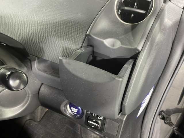 トヨタ ヴィッツ RS 福岡県 2010(平22)年 10.1万km グレーメタリック 純正ナビ/Bluetooth/フルセグ/ETC/CD/DVD/パドルシフト/盗難防止装置/ABS/AAC/スマートキー/プッシュスタート/Wエアバッグ/カーテンエアバッグ