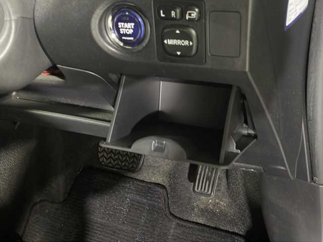 トヨタ ヴィッツ RS 福岡県 2010(平22)年 10.1万km グレーメタリック 純正ナビ/Bluetooth/フルセグ/ETC/CD/DVD/パドルシフト/盗難防止装置/ABS/AAC/スマートキー/プッシュスタート/Wエアバッグ/カーテンエアバッグ