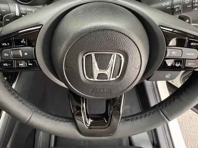 ホンダ ヴェゼル ハイブリッド e:HEV Z 兵庫県 2025(令7)年 0.1万km未満 プラチナホワイトパール 登録済未使用車/純正SDナビ(Bluetooth/apple carplay/androidauto/フルセグ)/バックカメラ/ワイヤレス充電/電子パーキングブレーキ/ブレーキホールド/前後コーナーセンサー/レーンキープアシスト/追従型クルーズコントロール/パワーバックドア/パドルシフト/ダウンヒルアシストコントロール/スマートキー/スペアキー/オートライト/LEDヘッドライト/ビルトインETC2.0/純正18インチアルミホイール