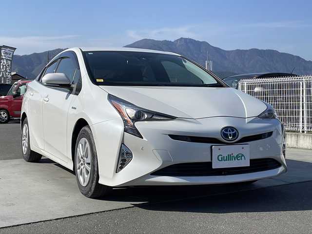 トヨタ プリウス Sセーフティプラス 山梨県 2016(平28)年 5.4万km ホワイトパールクリスタルシャイン ・純正SDナビ/・フルセグTV　BT/・バックカメラ/・レーダークルコン/・オートハイビーム/・前後コーナーセンサー/・レーンキープアシスト/・トヨタセーフティセンス/・ETC/・ヘッドアップディスプレイ