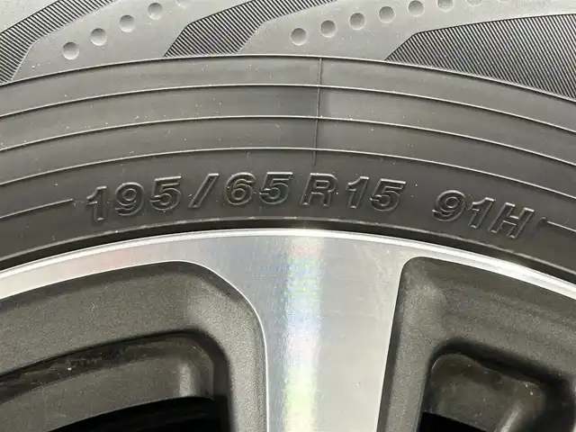 トヨタ エスクァイア ハイブリッド Gi 大阪府 2021(令3)年 2.8万km ブラック 純正9incナビ(フルセグ/DVD再生/Bluetooth) バックカメラ 後席モニター ETC 両側パワースライドドア 革シート シートヒーター 衝突軽減 クルコン トヨタセーフティセンス ドラレコ