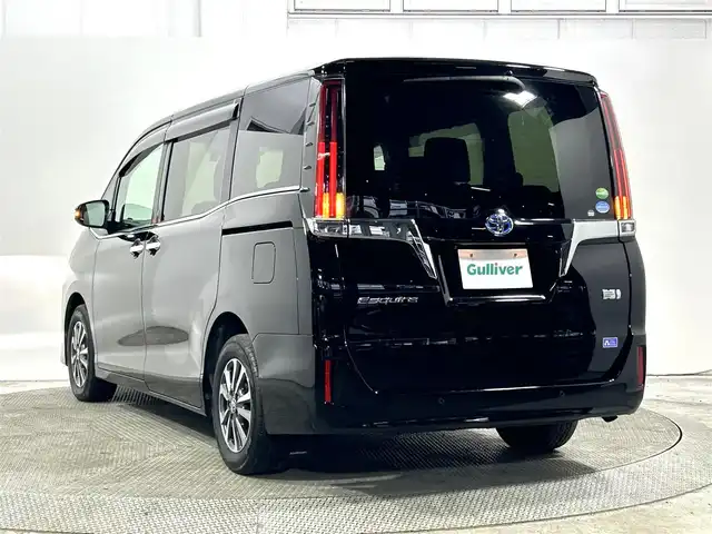 トヨタ エスクァイア ハイブリッド Gi 大阪府 2021(令3)年 2.8万km ブラック 純正9incナビ(フルセグ/DVD再生/Bluetooth) バックカメラ 後席モニター ETC 両側パワースライドドア 革シート シートヒーター 衝突軽減 クルコン トヨタセーフティセンス ドラレコ