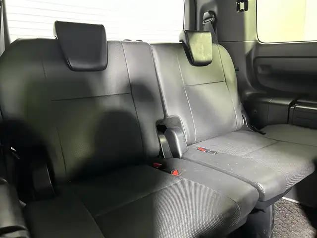 トヨタ エスクァイア ハイブリッド Gi 大阪府 2021(令3)年 2.8万km ブラック 純正9incナビ(フルセグ/DVD再生/Bluetooth) バックカメラ 後席モニター ETC 両側パワースライドドア 革シート シートヒーター 衝突軽減 クルコン トヨタセーフティセンス ドラレコ
