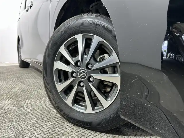 トヨタ エスクァイア ハイブリッド Gi 大阪府 2021(令3)年 2.8万km ブラック 純正9incナビ(フルセグ/DVD再生/Bluetooth) バックカメラ 後席モニター ETC 両側パワースライドドア 革シート シートヒーター 衝突軽減 クルコン トヨタセーフティセンス ドラレコ