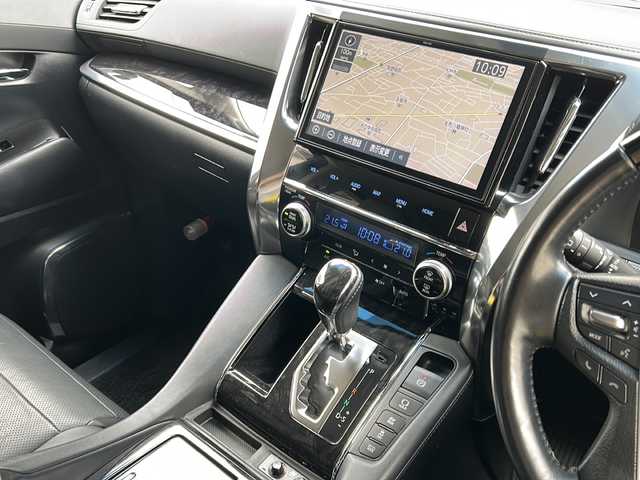 トヨタ ヴェルファイア ハイブリット ZR Gエディション 兵庫県 2018(平30)年 6.3万km ブラック 純正SDメーカーナビ/　Bluetooth/AM/FM/CD/DVD/純正ビルトインETC/両側パワースライド/２列目エグゼクティブパワーシート/パワーリクライニング・快適温熱シート/パワーオットマン/後席モニター/三列シート/パワーバックドア/４WD/１００V充電/シートヒーター（D+N席）/エアシート（D+N席）/パワーシート（D+N席）/オットマン/フルセグTV（走行中視聴可）/MTモード付AT/電動リアゲート/アダプティブクルーズコントロール/アンチロック・ブレーキ・システム/横滑り防止装置/アイドリングストップ/盗難防止装置/衝突軽減システム/レーンキープアシスト/前後コーナーセンサー/パワーステアリング/パワーウィンドウ/エアバッグ（W+サイド）/カーテンエアバッグ/オートマチックハイビーム/純正アルミホイール/純正フロアマット/スペアキー（１本）/保証書/取扱説明書