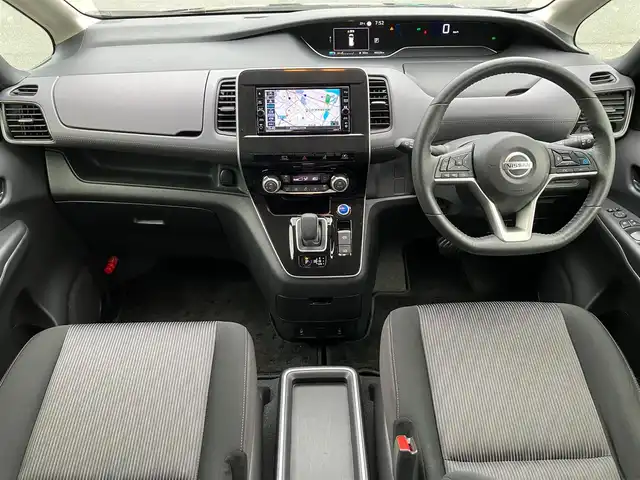 日産 セレナ e－パワー ハイウェイスター V 静岡県 2021(令3)年 4.7万km ダイヤモンドブラック エンジンスタートボタン/取扱説明書/パワーステアリング/パワーウィンドウ/パーキングアシスト/アイドリングストップ/WAC/スマートキー（スペアキー1本）/クルーズコントロール（追従走行：有）/フリップダウンモニター/USB入力端子/ビルトインETC/全方位カメラ/純正SDナビ（BT接続、ワンセグTV、CDチェンジャー）/3列シート/ウォークスルー/社外フロアマット/布系シート/D+N席シートヒーター/両側パワースライドドア/純正アルミホイール/ABS/横滑り防止装置/レーンキープアシスト/オートライト/ナイトビジョン/前後コーナーセンサー/LEDヘッドライト/W+サイドエアバック/衝突軽減システム/ステアリングヒーター