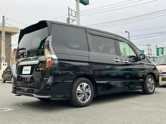 日産 セレナ e－パワー ハイウェイスター V 静岡県 2021(令3)年 4.7万km ダイヤモンドブラック エンジンスタートボタン/取扱説明書/パワーステアリング/パワーウィンドウ/パーキングアシスト/アイドリングストップ/WAC/スマートキー（スペアキー1本）/クルーズコントロール（追従走行：有）/フリップダウンモニター/USB入力端子/ビルトインETC/全方位カメラ/純正SDナビ（BT接続、ワンセグTV、CDチェンジャー）/3列シート/ウォークスルー/社外フロアマット/布系シート/D+N席シートヒーター/両側パワースライドドア/純正アルミホイール/ABS/横滑り防止装置/レーンキープアシスト/オートライト/ナイトビジョン/前後コーナーセンサー/LEDヘッドライト/W+サイドエアバック/衝突軽減システム/ステアリングヒーター