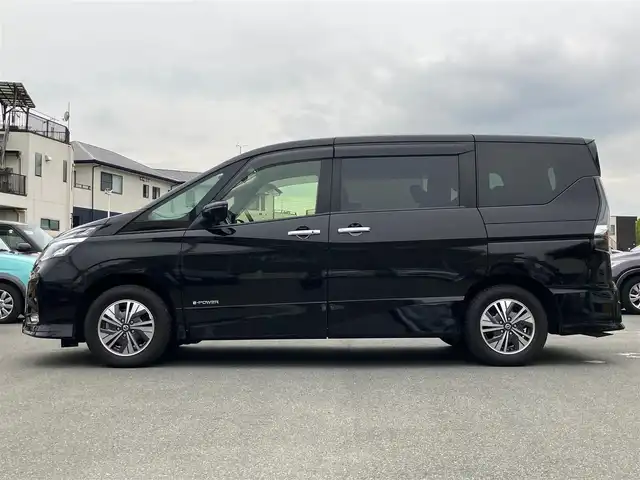 日産 セレナ e－パワー ハイウェイスター V 静岡県 2021(令3)年 4.7万km ダイヤモンドブラック エンジンスタートボタン/取扱説明書/パワーステアリング/パワーウィンドウ/パーキングアシスト/アイドリングストップ/WAC/スマートキー（スペアキー1本）/クルーズコントロール（追従走行：有）/フリップダウンモニター/USB入力端子/ビルトインETC/全方位カメラ/純正SDナビ（BT接続、ワンセグTV、CDチェンジャー）/3列シート/ウォークスルー/社外フロアマット/布系シート/D+N席シートヒーター/両側パワースライドドア/純正アルミホイール/ABS/横滑り防止装置/レーンキープアシスト/オートライト/ナイトビジョン/前後コーナーセンサー/LEDヘッドライト/W+サイドエアバック/衝突軽減システム/ステアリングヒーター