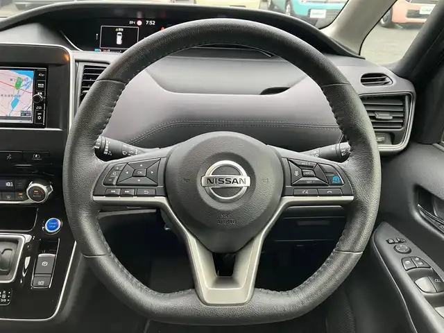 日産 セレナ e－パワー ハイウェイスター V 静岡県 2021(令3)年 4.7万km ダイヤモンドブラック エンジンスタートボタン/取扱説明書/パワーステアリング/パワーウィンドウ/パーキングアシスト/アイドリングストップ/WAC/スマートキー（スペアキー1本）/クルーズコントロール（追従走行：有）/フリップダウンモニター/USB入力端子/ビルトインETC/全方位カメラ/純正SDナビ（BT接続、ワンセグTV、CDチェンジャー）/3列シート/ウォークスルー/社外フロアマット/布系シート/D+N席シートヒーター/両側パワースライドドア/純正アルミホイール/ABS/横滑り防止装置/レーンキープアシスト/オートライト/ナイトビジョン/前後コーナーセンサー/LEDヘッドライト/W+サイドエアバック/衝突軽減システム/ステアリングヒーター