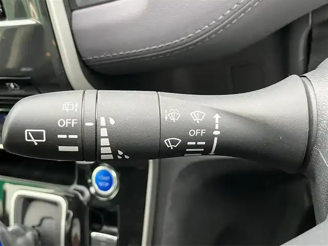 日産 セレナ e－パワー ハイウェイスター V 静岡県 2021(令3)年 4.7万km ダイヤモンドブラック エンジンスタートボタン/取扱説明書/パワーステアリング/パワーウィンドウ/パーキングアシスト/アイドリングストップ/WAC/スマートキー（スペアキー1本）/クルーズコントロール（追従走行：有）/フリップダウンモニター/USB入力端子/ビルトインETC/全方位カメラ/純正SDナビ（BT接続、ワンセグTV、CDチェンジャー）/3列シート/ウォークスルー/社外フロアマット/布系シート/D+N席シートヒーター/両側パワースライドドア/純正アルミホイール/ABS/横滑り防止装置/レーンキープアシスト/オートライト/ナイトビジョン/前後コーナーセンサー/LEDヘッドライト/W+サイドエアバック/衝突軽減システム/ステアリングヒーター