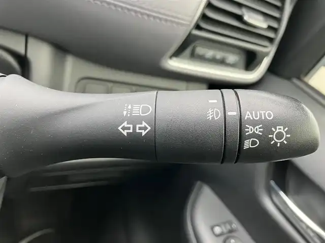 日産 セレナ e－パワー ハイウェイスター V 静岡県 2021(令3)年 4.7万km ダイヤモンドブラック エンジンスタートボタン/取扱説明書/パワーステアリング/パワーウィンドウ/パーキングアシスト/アイドリングストップ/WAC/スマートキー（スペアキー1本）/クルーズコントロール（追従走行：有）/フリップダウンモニター/USB入力端子/ビルトインETC/全方位カメラ/純正SDナビ（BT接続、ワンセグTV、CDチェンジャー）/3列シート/ウォークスルー/社外フロアマット/布系シート/D+N席シートヒーター/両側パワースライドドア/純正アルミホイール/ABS/横滑り防止装置/レーンキープアシスト/オートライト/ナイトビジョン/前後コーナーセンサー/LEDヘッドライト/W+サイドエアバック/衝突軽減システム/ステアリングヒーター