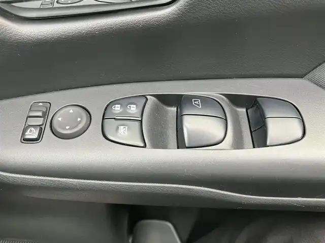 日産 セレナ e－パワー ハイウェイスター V 静岡県 2021(令3)年 4.7万km ダイヤモンドブラック エンジンスタートボタン/取扱説明書/パワーステアリング/パワーウィンドウ/パーキングアシスト/アイドリングストップ/WAC/スマートキー（スペアキー1本）/クルーズコントロール（追従走行：有）/フリップダウンモニター/USB入力端子/ビルトインETC/全方位カメラ/純正SDナビ（BT接続、ワンセグTV、CDチェンジャー）/3列シート/ウォークスルー/社外フロアマット/布系シート/D+N席シートヒーター/両側パワースライドドア/純正アルミホイール/ABS/横滑り防止装置/レーンキープアシスト/オートライト/ナイトビジョン/前後コーナーセンサー/LEDヘッドライト/W+サイドエアバック/衝突軽減システム/ステアリングヒーター