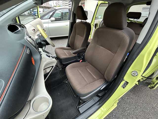 トヨタ シエンタ ハイブリッド G 神奈川県 2016(平28)年 11.4万km エアーイエロー ワンオーナー/Toyota Safety Sense C/・プリクラッシュセーフティシステム/・レーンディパーチャーアラート/・オートマチックハイビーム/・先行車発進告知機能/純正メモリナビ＆フルセグTV/CD/DVD/SD/BT/バックカメラ/ドライブレコーダー/ETC/両側パワースライドドア/LEDライト/フォグランプ/電動格納ミラー/プッシュスタート/スマートキー/Wエアバック/ABS/ドアバイザー/フロアマット/取扱説明書/保証書