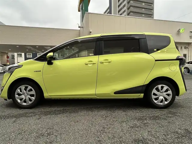 トヨタ シエンタ ハイブリッド G 神奈川県 2016(平28)年 11.4万km エアーイエロー ワンオーナー/Toyota Safety Sense C/・プリクラッシュセーフティシステム/・レーンディパーチャーアラート/・オートマチックハイビーム/・先行車発進告知機能/純正メモリナビ＆フルセグTV/CD/DVD/SD/BT/バックカメラ/ドライブレコーダー/ETC/両側パワースライドドア/LEDライト/フォグランプ/電動格納ミラー/プッシュスタート/スマートキー/Wエアバック/ABS/ドアバイザー/フロアマット/取扱説明書/保証書