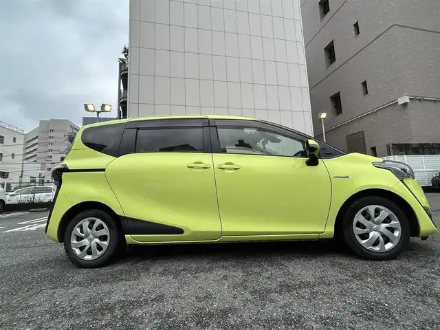 トヨタ シエンタ ハイブリッド G 神奈川県 2016(平28)年 11.4万km エアーイエロー ワンオーナー/Toyota Safety Sense C/・プリクラッシュセーフティシステム/・レーンディパーチャーアラート/・オートマチックハイビーム/・先行車発進告知機能/純正メモリナビ＆フルセグTV/CD/DVD/SD/BT/バックカメラ/ドライブレコーダー/ETC/両側パワースライドドア/LEDライト/フォグランプ/電動格納ミラー/プッシュスタート/スマートキー/Wエアバック/ABS/ドアバイザー/フロアマット/取扱説明書/保証書