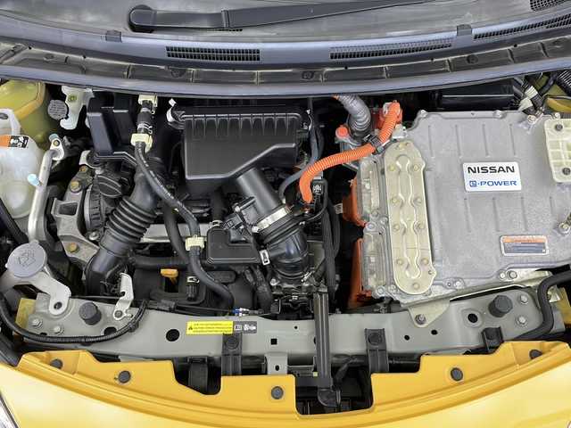 日産 ノート e－パワー X 岐阜県 2019(令1)年 2.7万km サンライトイエロー 純正ナビ/（AM/FM/CD/DVD/BT）/フルセグTV/アラウンドビューモニター/デジタルインナーミラー/純正前方ドライブレコーダー/LEDヘッドライト/レーダークルーズコントロール/衝突軽減ブレーキ/純正フロアマット/純正１５AW/室内LEDランプ