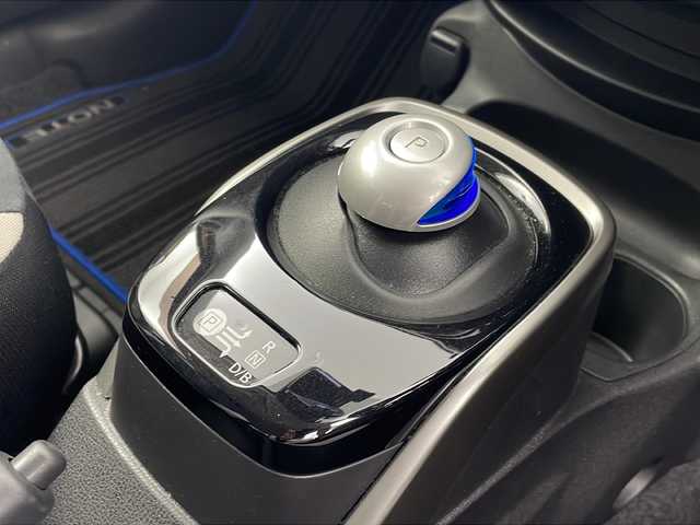 日産 ノート e－パワー X 岐阜県 2019(令1)年 2.7万km サンライトイエロー 純正ナビ/（AM/FM/CD/DVD/BT）/フルセグTV/アラウンドビューモニター/デジタルインナーミラー/純正前方ドライブレコーダー/LEDヘッドライト/レーダークルーズコントロール/衝突軽減ブレーキ/純正フロアマット/純正１５AW/室内LEDランプ