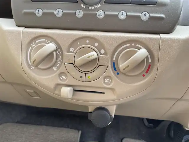 スズキ アルト F 滋賀県 2012(平24)年 12.3万km シルキーシルバーメタリック 純正オーディオ/CD再生可能/FM/AM/ビルトインETC/社外13インチAW/禁煙車/HIDヘッドライト/リモコンキー　/取扱説明書