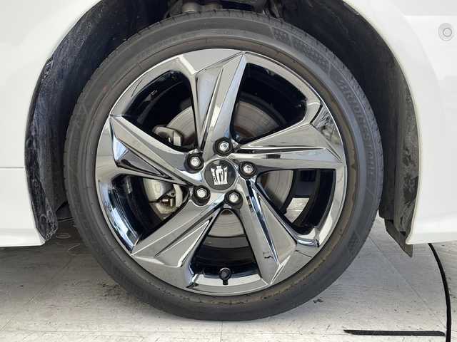 トヨタ クラウン ハイブリッド RS リミテッド 愛知県 2020(令2)年 3.8万km ホワイトパールクリスタルシャイン 衝突被害軽減ブレーキ/純正8インチディスプレイオーディオ（ナビあり）/サンルーフ/全方位カメラ/レーダークルーズコントロール/シートヒーター/エアーシート/フルセグTV/CD/Bluetooth/パワーシート/ヘッドアップディスプレイ/コーナーセンサー/純正アルミホイール/ETC2.0/ブラインドスポットモニター/LEDヘッドライト/ステアリングヒーター/オートマチックハイビーム/ドライブレコーダー/ステアリングスイッチ/スマートキー/プッシュスタート