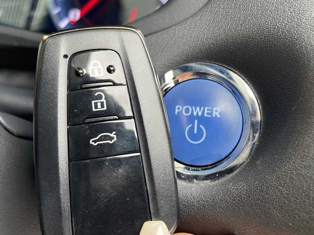 トヨタ クラウン ハイブリッド RS リミテッド 愛知県 2020(令2)年 3.8万km ホワイトパールクリスタルシャイン 衝突被害軽減ブレーキ/純正8インチディスプレイオーディオ（ナビあり）/サンルーフ/全方位カメラ/レーダークルーズコントロール/シートヒーター/エアーシート/フルセグTV/CD/Bluetooth/パワーシート/ヘッドアップディスプレイ/コーナーセンサー/純正アルミホイール/ETC2.0/ブラインドスポットモニター/LEDヘッドライト/ステアリングヒーター/オートマチックハイビーム/ドライブレコーダー/ステアリングスイッチ/スマートキー/プッシュスタート