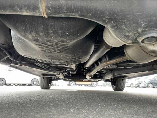 ダイハツ ムーヴ キャンバス ストライプス G 岩手県 2023(令5)年 0.9万km シャイニングホワイトパール/サンドベージュメタリック 9インチディスプレイオーディオ/AM/FM/Bluetooth/フルセグTV/バックカメラ/両側パワースライドドア/衝突被害軽減ブレーキ/横滑り防止装置/スマートパノラマパーキングアシスト/ドリンクコースターマット/コーナーセンサー/アイドリングストップ/シートヒーター/オートライト/LEDヘッドライト/フォグランプ/スマートキー/プッシュスタート/電動格納ミラー/純正キャップ14インチスチールホイール/スタッドレスタイヤ(スチール)車載/純正フロアマット/純正ドアバイザー/保証書/取扱説明書